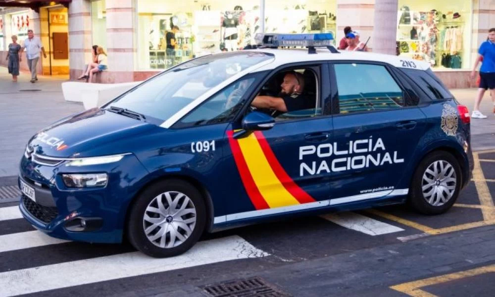 Η αστυνομία συνέλαβε «νέους» επειδή πέταξαν πέτρες σε πολίτες που απέτρεψαν ληστεία